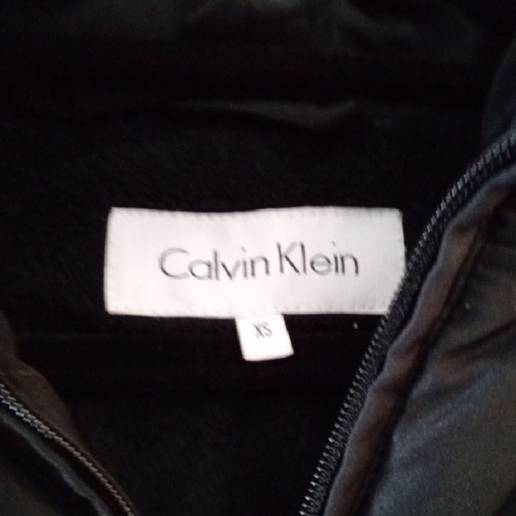Calvin Klein Black Puffer Jacket with Faux Fur Trim - Picture 4 of 8